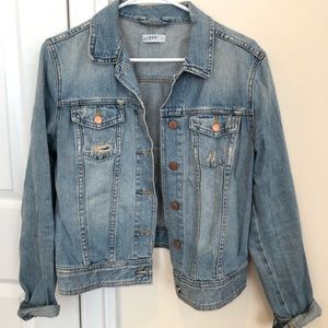 Gap Jean Jacket 💙 just in time for spring